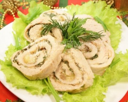 Куриный рулет с зеленью и сыром