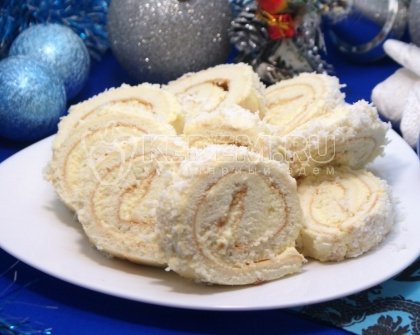 Бисквитный рулет с кремом и кокосовой стружкой