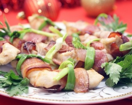 Рулетики из курицы в беконе