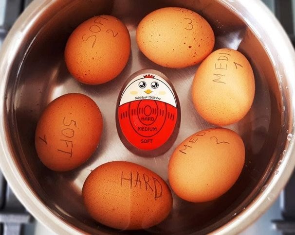 С этим гаджетом легко приготовить идеальные вареные яйца, как профессионал