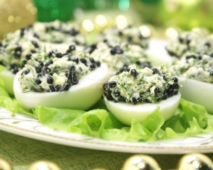Фаршированные яйца с икорно-горчичной начинкой