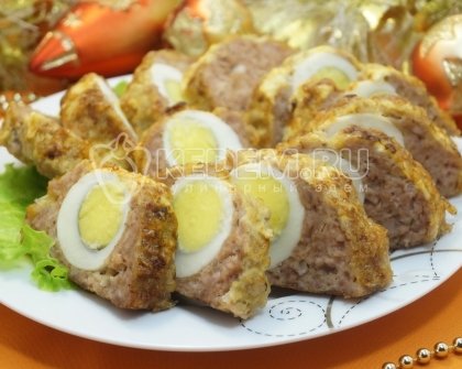 Рулет из фарша с яйцом в духовке