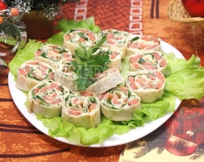 Рулетики из лаваша с красной рыбой