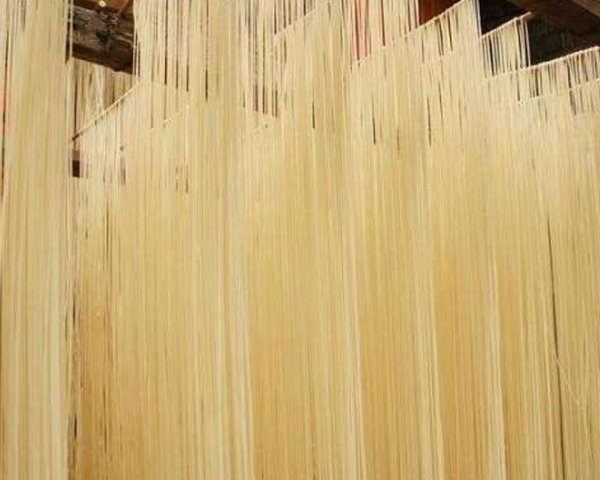 Китайская лапша долголетия привлекает туристов посетить сельскую местность