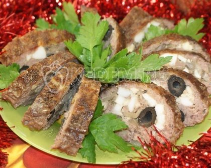 Мясной рулет с грибами