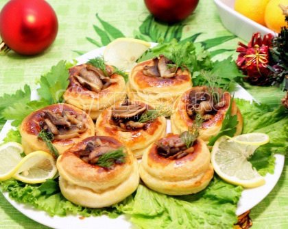 Новогодние волованчики с грибами